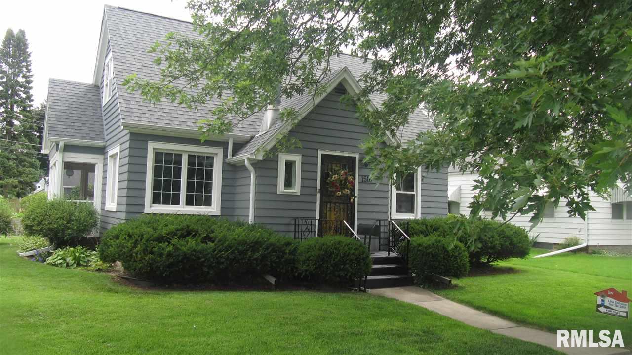 1516 Maple Lane Moline, IL 61265 - Photo 1 of 24 Gallery Image 1