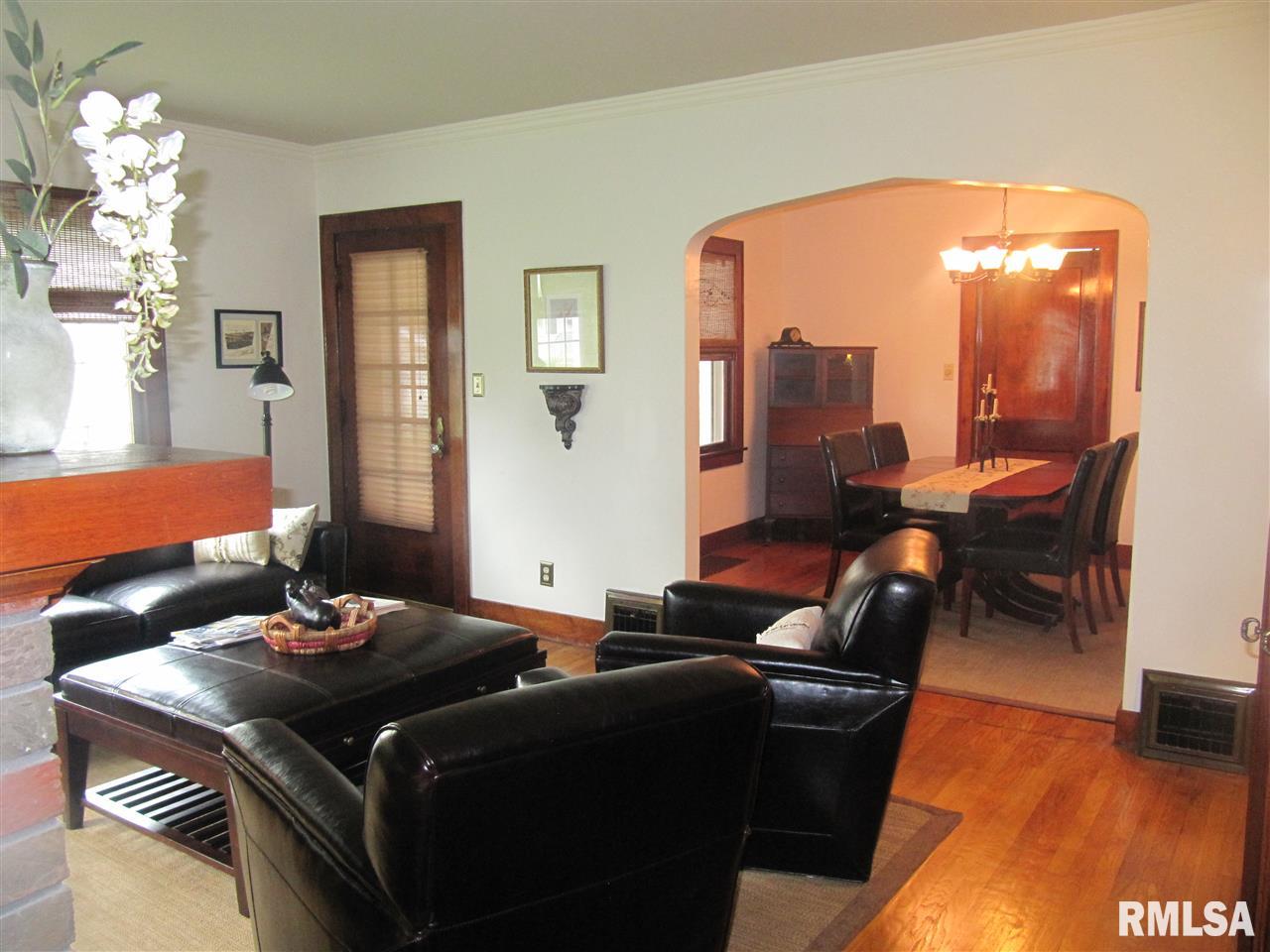 1516 Maple Lane Moline, IL 61265 - Photo 6 of 24 Gallery Image 6