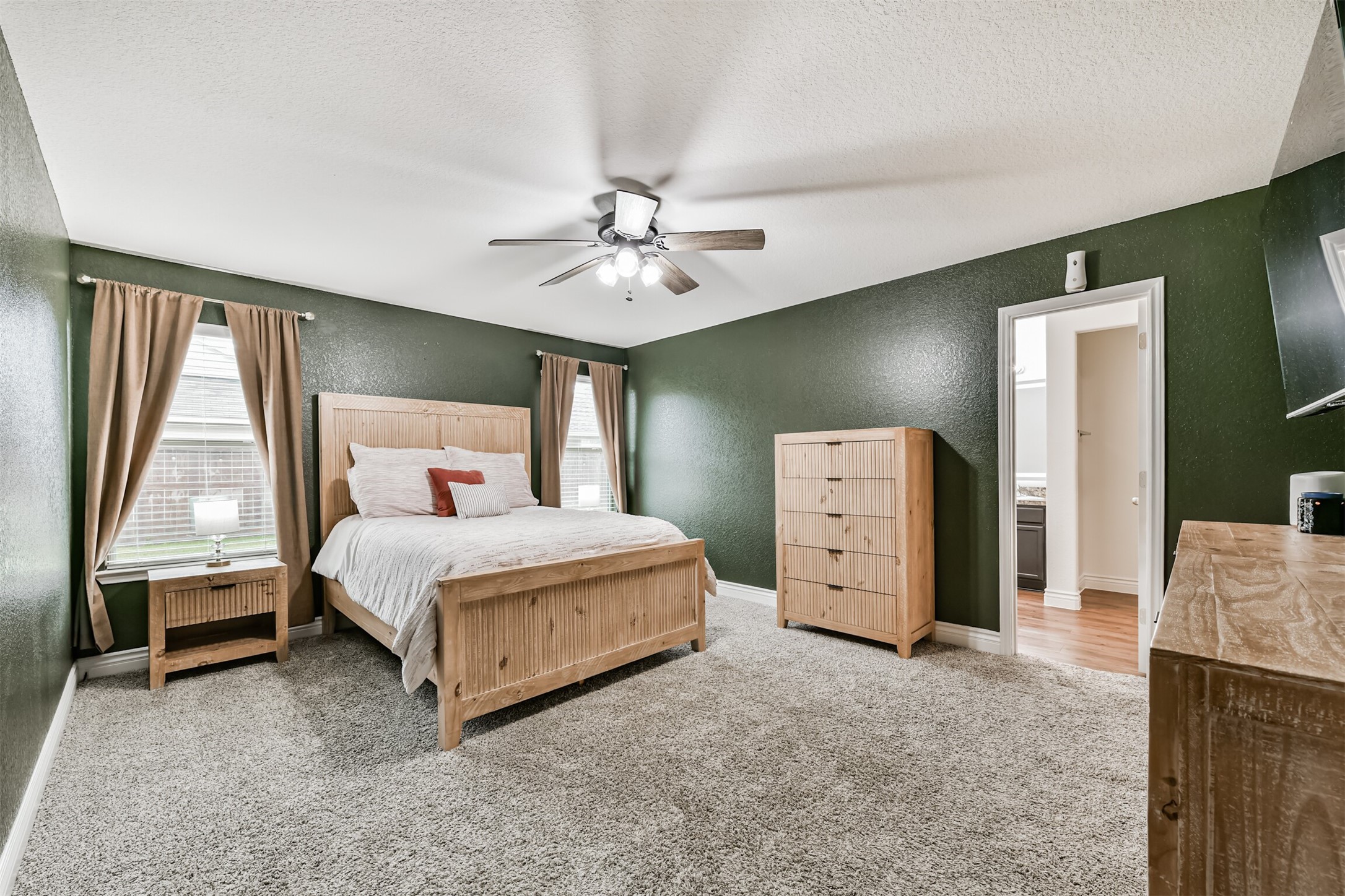 1607 Jaquima Valley Way Houston, TX 77049 - Photo 12 of 26 Primary bedroom