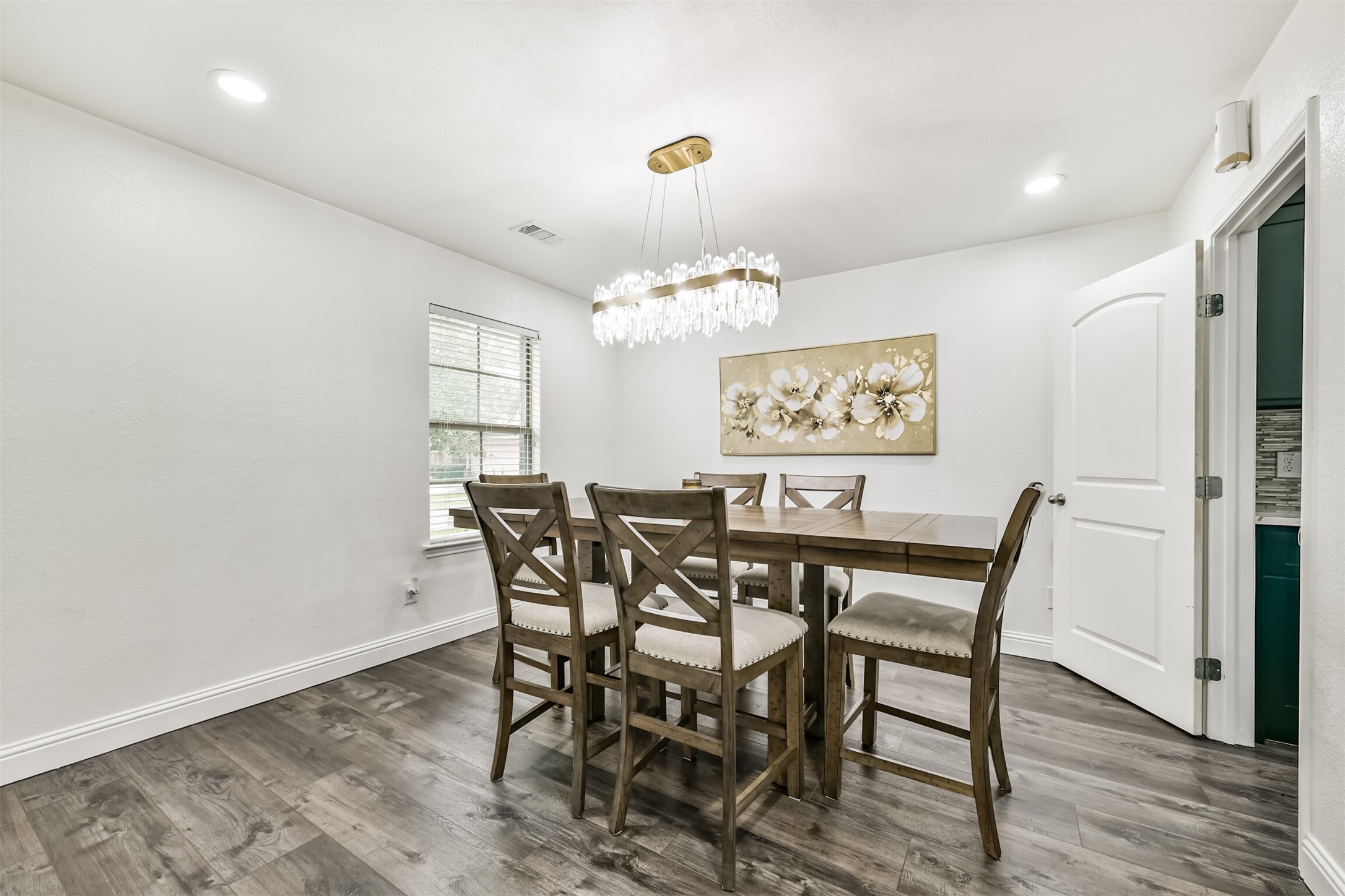 1607 Jaquima Valley Way Houston, TX 77049 - Photo 5 of 26 Fits large dining tables