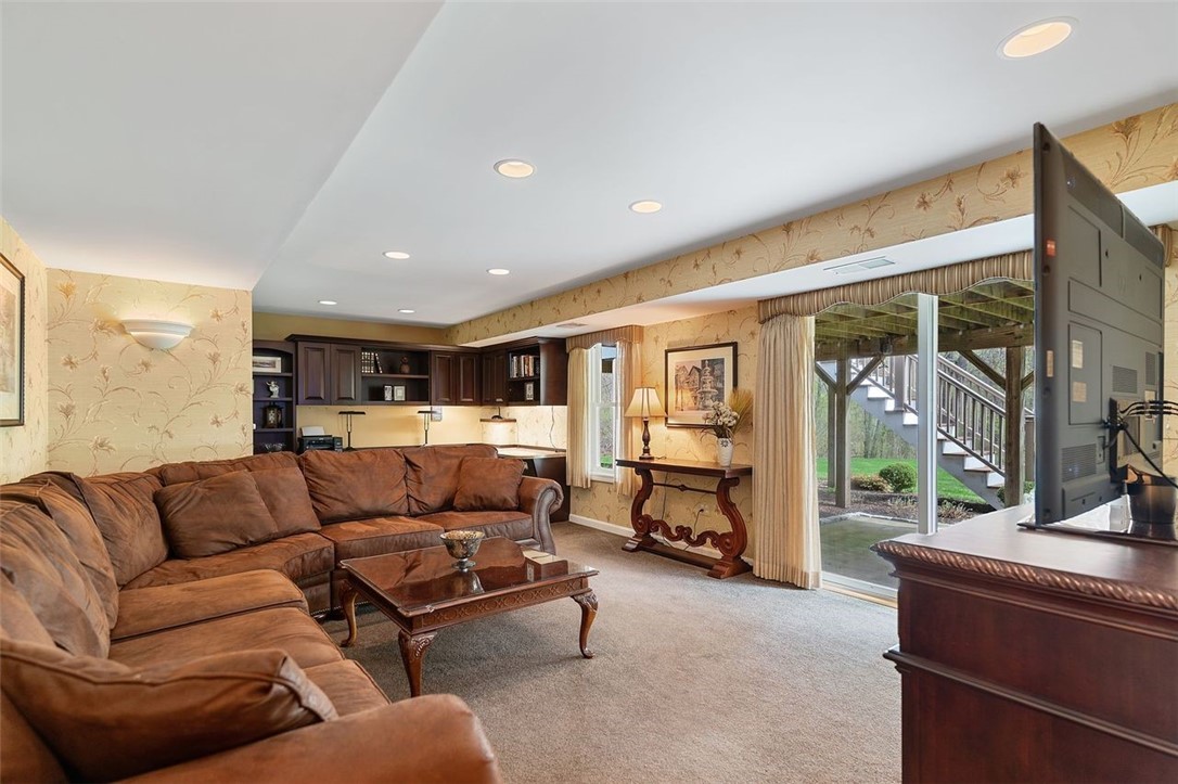 94 Red Hawk Drive Cranston, RI 02921 - Photo 32 of 38 Gallery Image 32