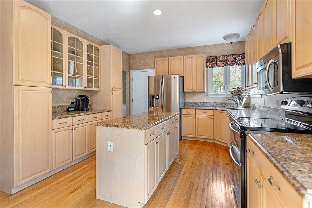 94 Red Hawk Drive Cranston, RI 02921 - Photo 8 of 38 Gallery Image 8