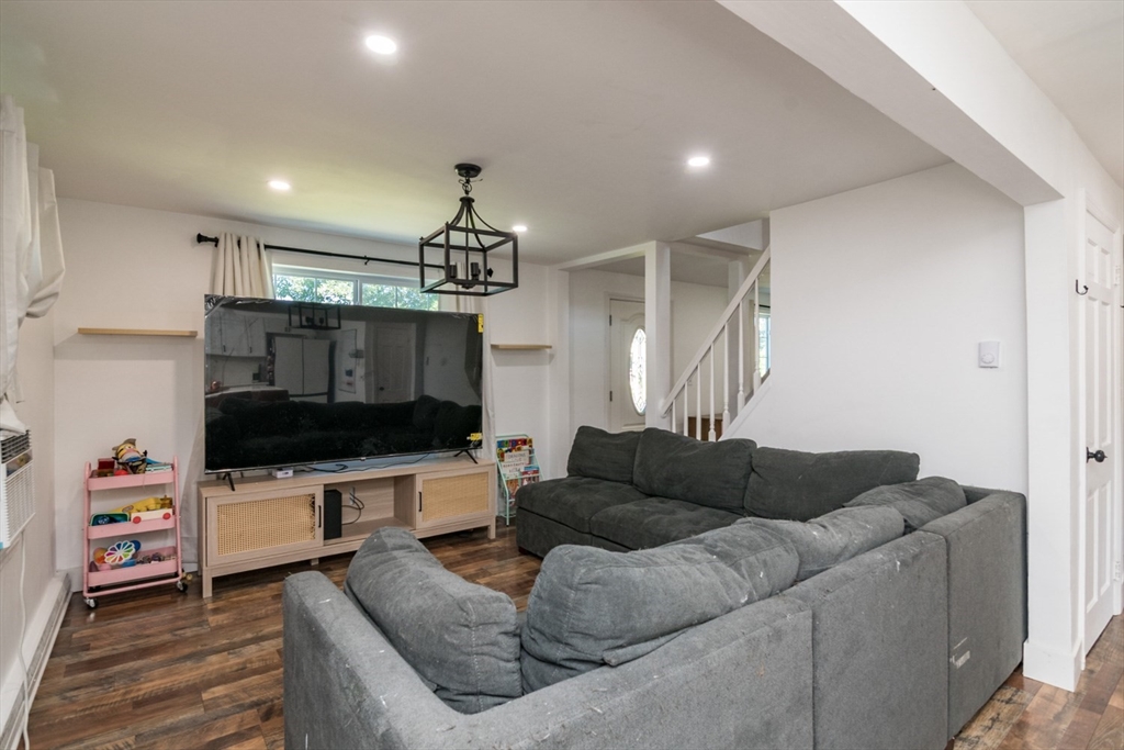 379 Roosevelt Avenue Springfield, MA 01118 - Photo 13 of 32