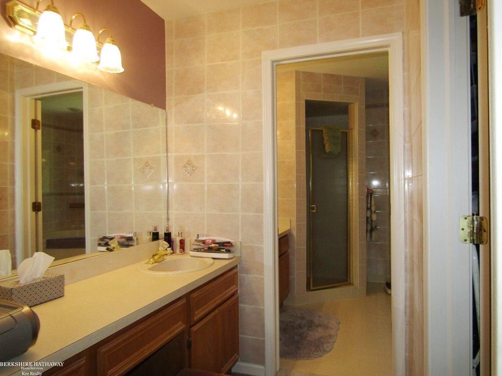 38825 Westchester Road Sterling Heights, MI 48310 - Photo 22 of 32 Powder Room Area