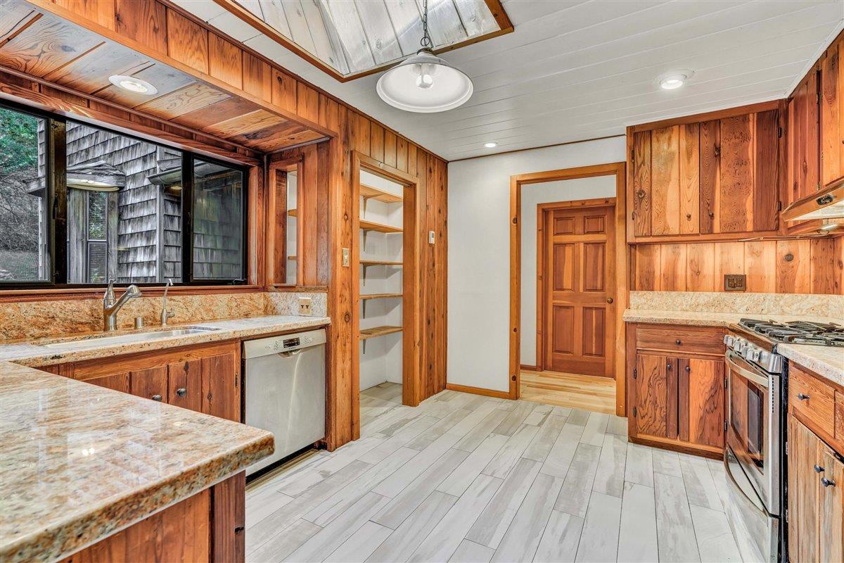 2060 Cox Road Aptos, CA 95003 - Photo 12 of 73 Gallery Image 12