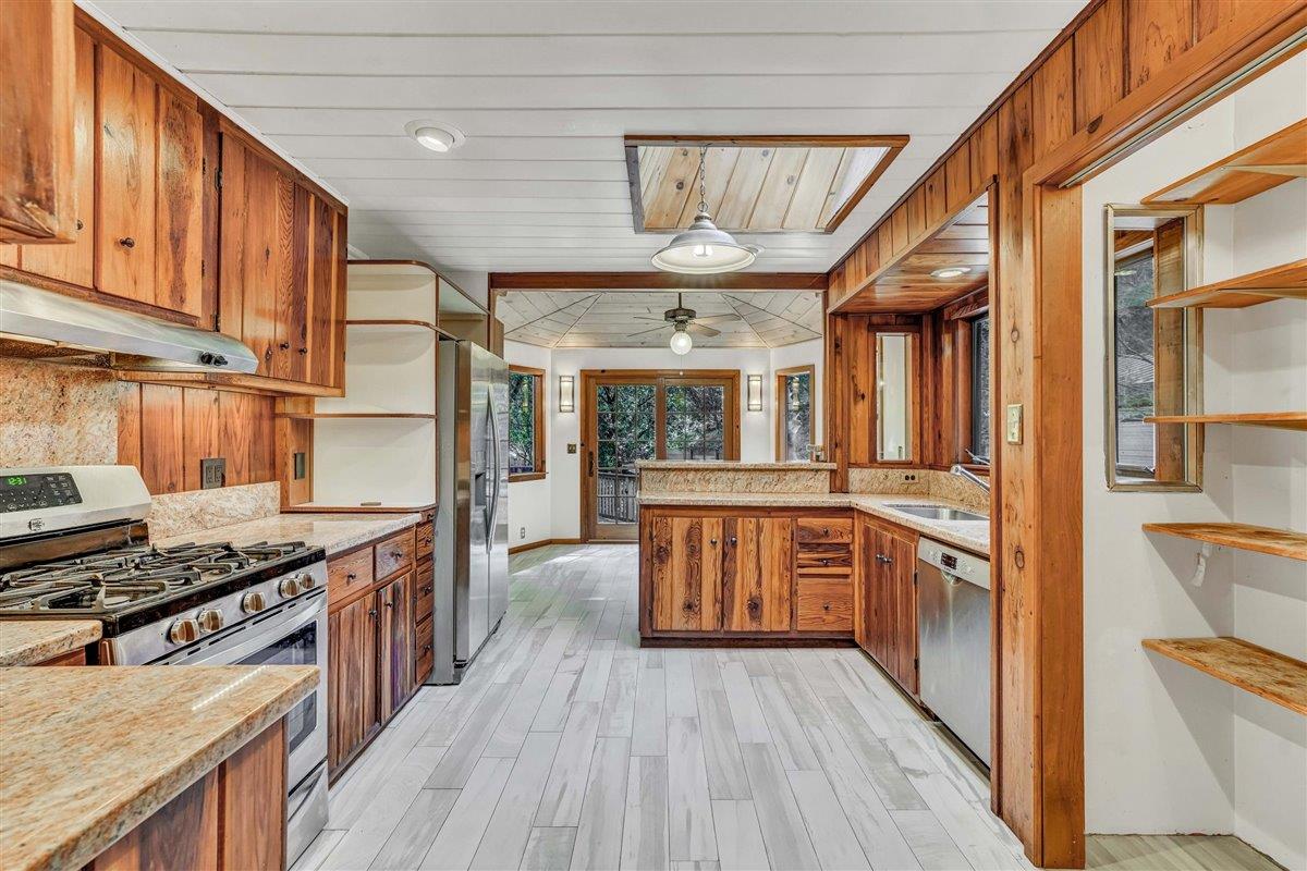 2060 Cox Road Aptos, CA 95003 - Photo 14 of 73 Gallery Image 14