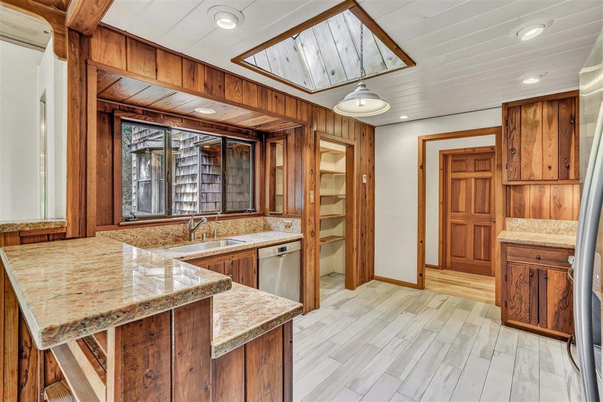 2060 Cox Road Aptos, CA 95003 - Photo 15 of 73 Gallery Image 15