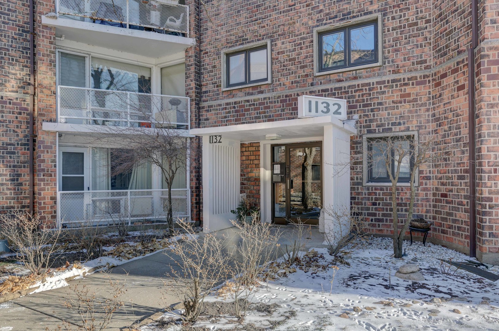 1132 West Lunt Avenue, Unit 2D Chicago, IL 60626 - Photo 2 of 18