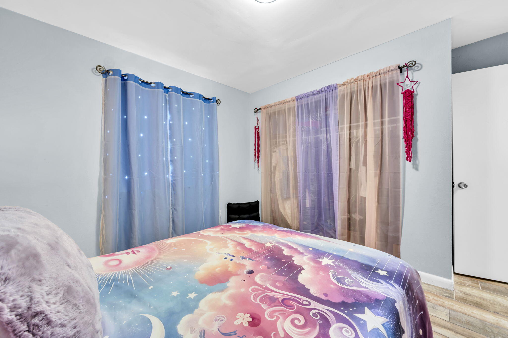 308 Miracle Strip Parkway Southwest, Unit 1B Fort Walton Beach, FL 32548 - Photo 18 of 42 a bedroom with a bed and a closet