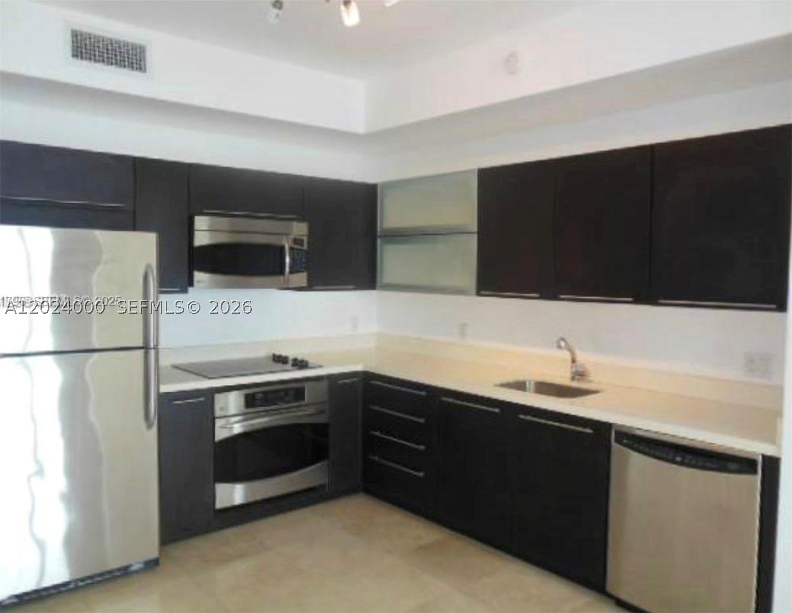 90 Southwest 3rd Street, Unit 1811 Miami, FL 33130 - Photo 1 of 17 Gallery Image 1