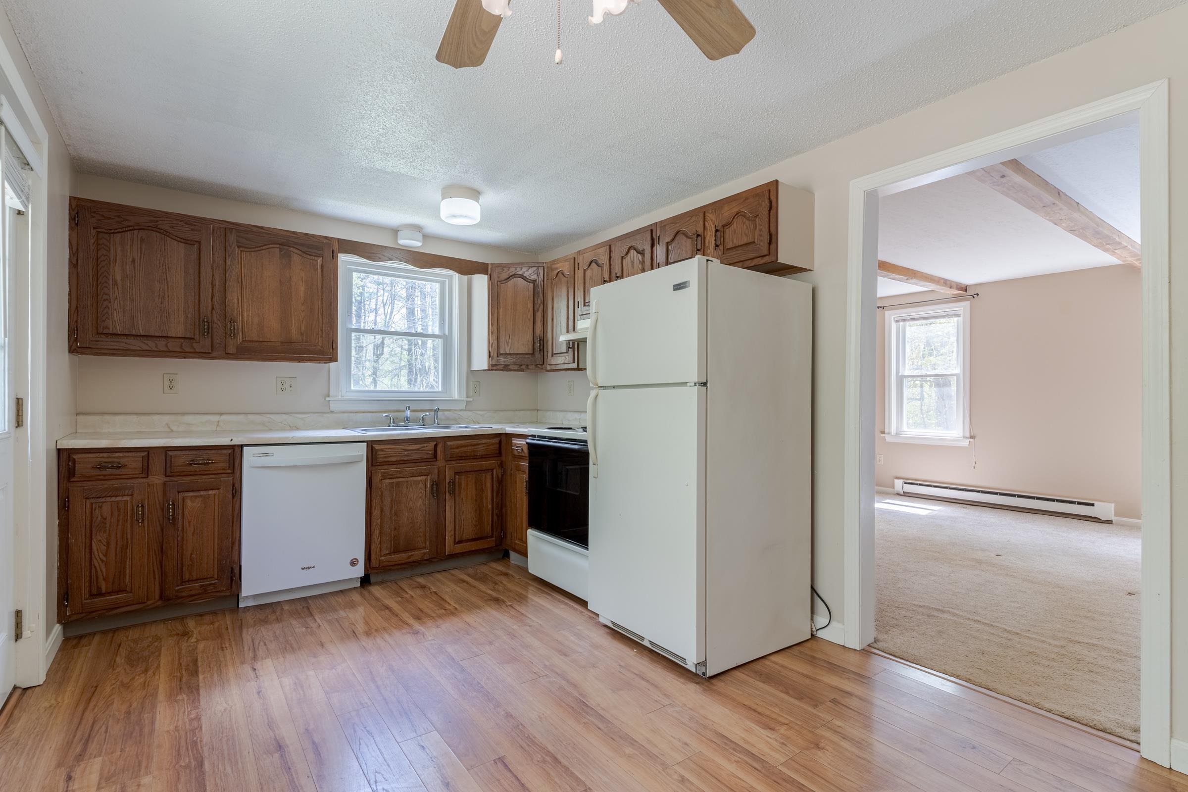 206 Hampstead Road Derry, NH 03038 - Photo 16 of 24