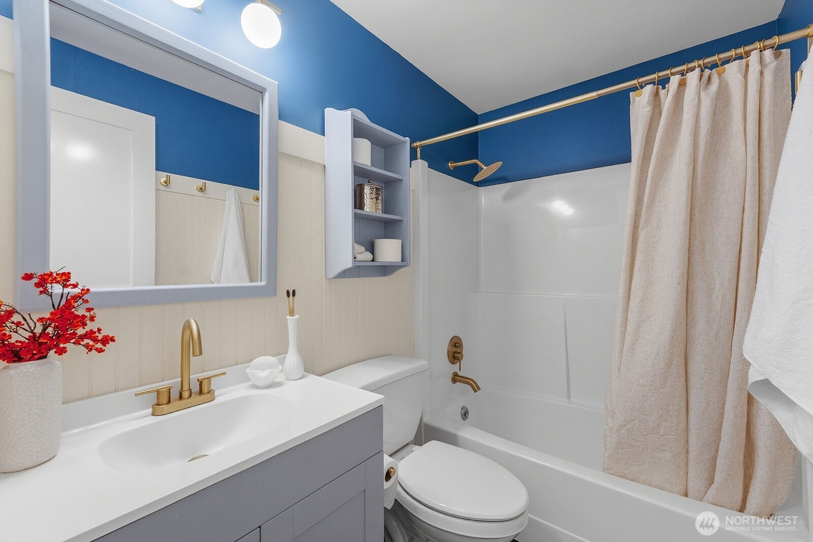 11204 Southwest 220th Street Vashon, WA 98070 - Photo 18 of 37