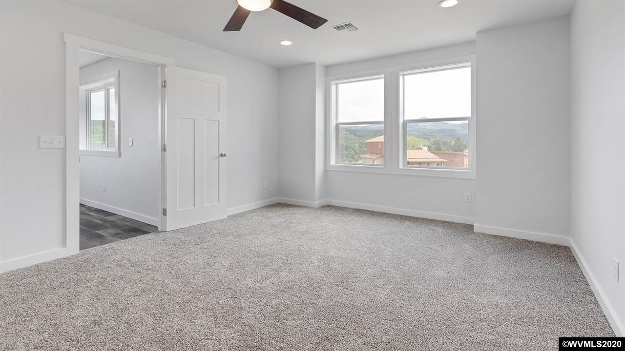 6301 Lakepointe Street Foster, OR 97345 - Photo 23 of 32