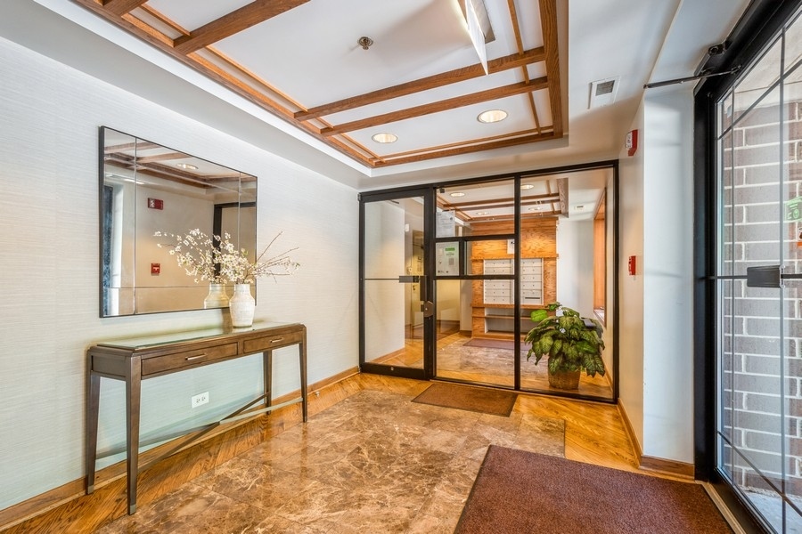 9220 East Prairie Road, Unit 303 Evanston, IL 60203 - Photo 2 of 13