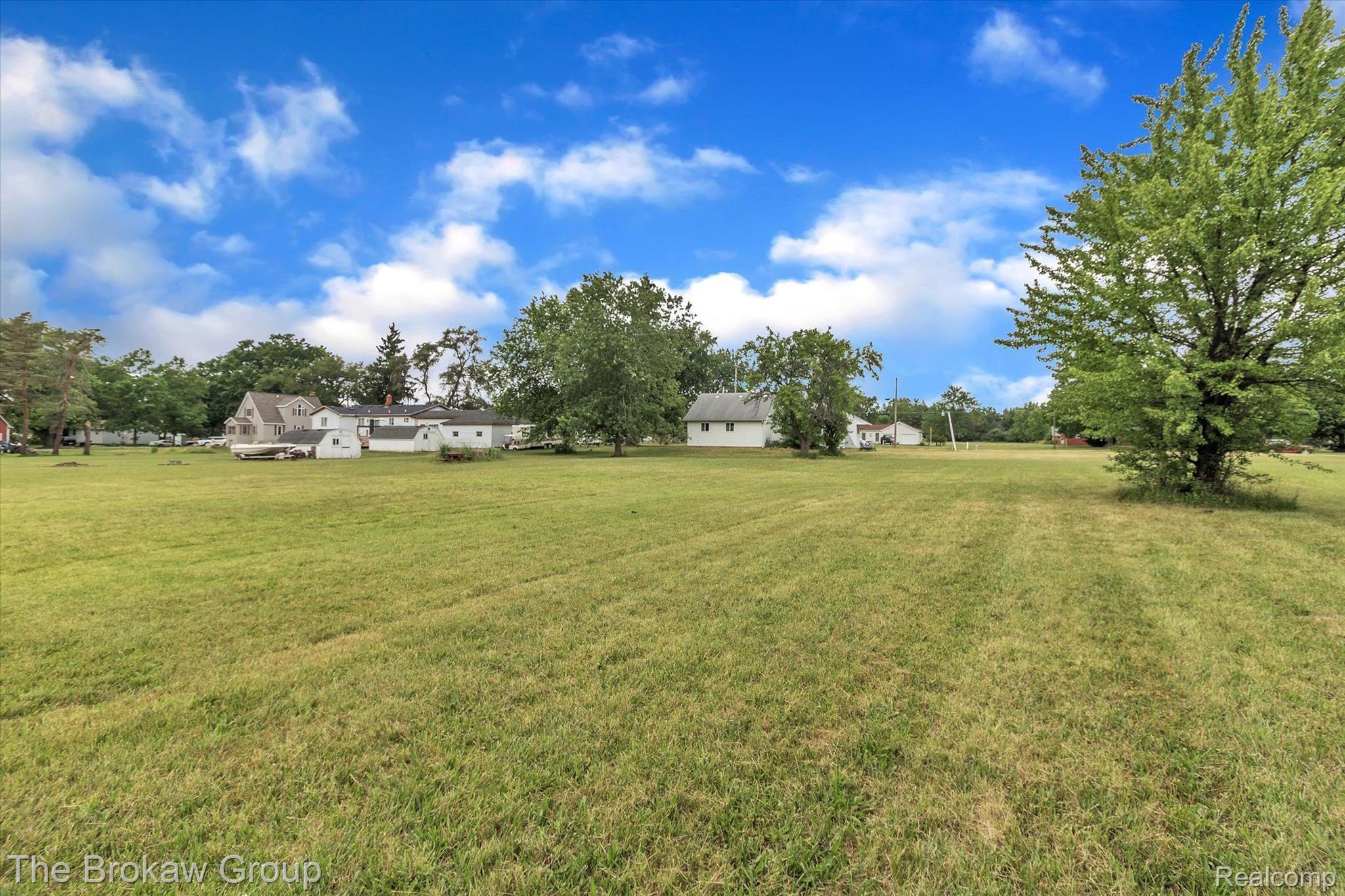 8070 East Richfield Road Davison, MI 48423 - Photo 4 of 27 Gallery Image 4