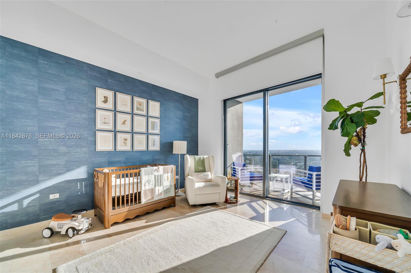 88 Southwest 7th Street, Unit 4004 Miami, FL 33130 - Photo 14 of 24 a living room with furniture and a potted plant