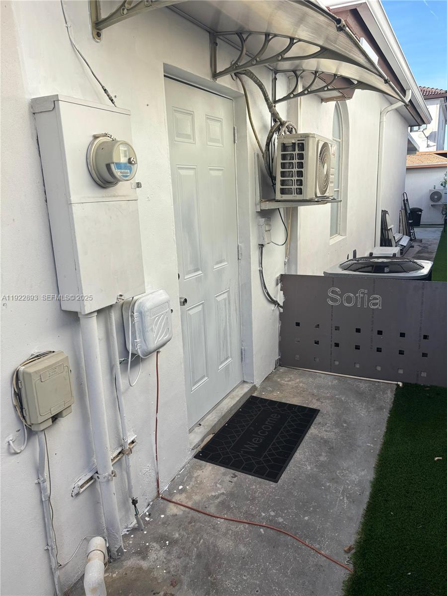 15535 Southwest 10th Street, Unit EFFICIENCY Miami, FL 33194 - Photo 10 of 10 a bathroom with a shower