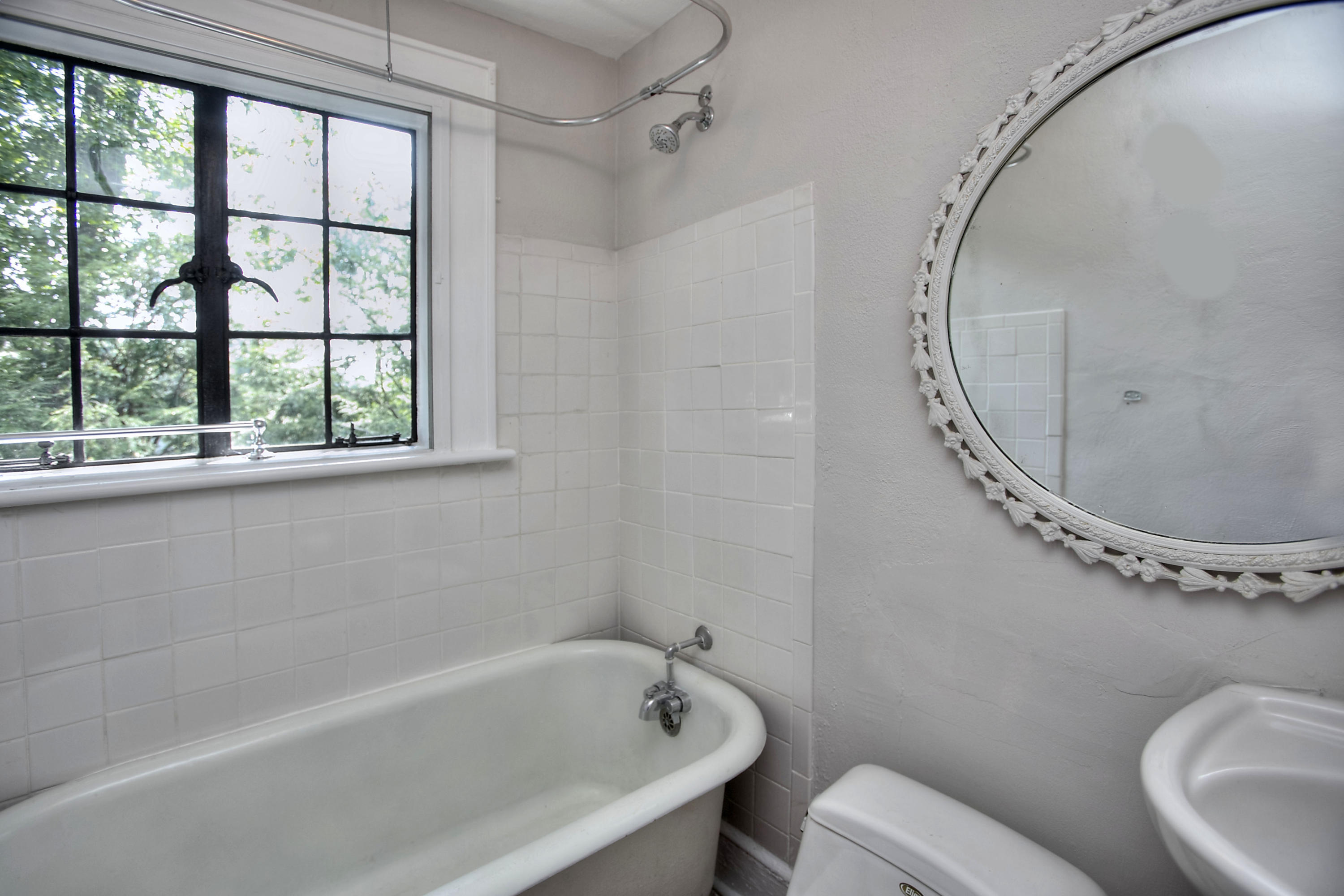 9 Sunswyck Road Darien, CT 06820 - Photo 36 of 43 a bathroom with a toilet and a bathtub