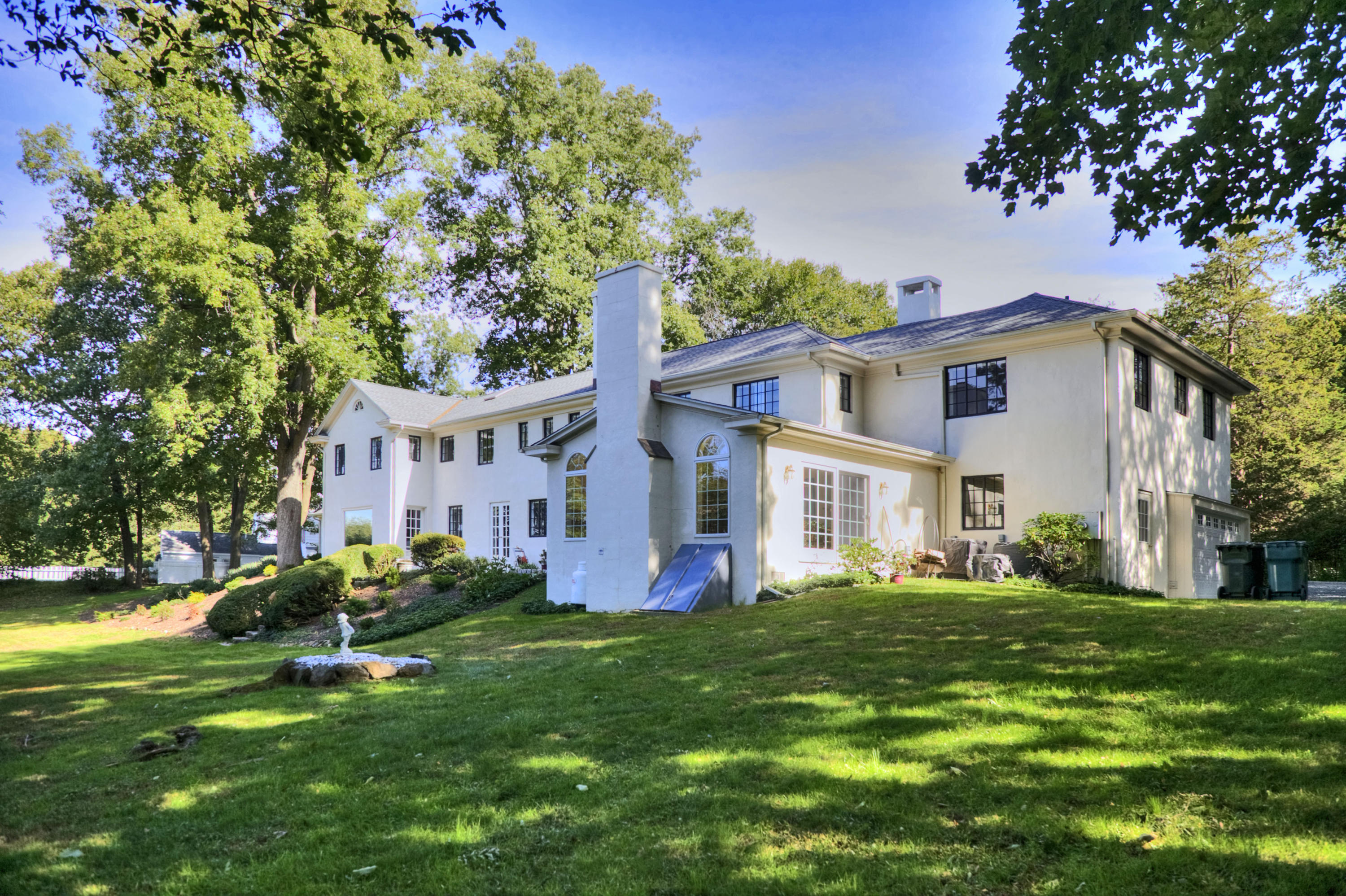 9 Sunswyck Road Darien, CT 06820 - Photo 4 of 43 a front view of house with yard and green space