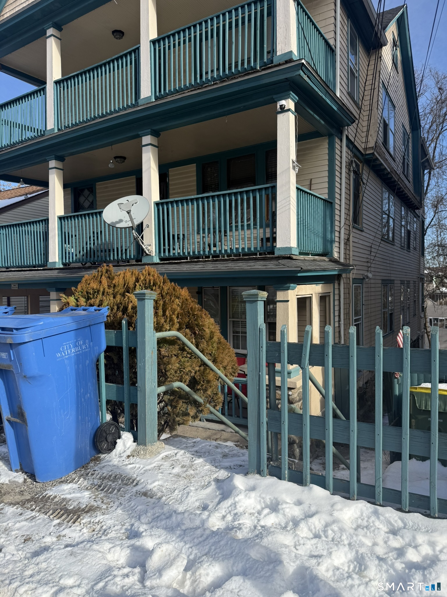 158 Alder Street, Unit 3 Waterbury, CT 06708 - Photo 2 of 19 a view of an entrance gate of the building