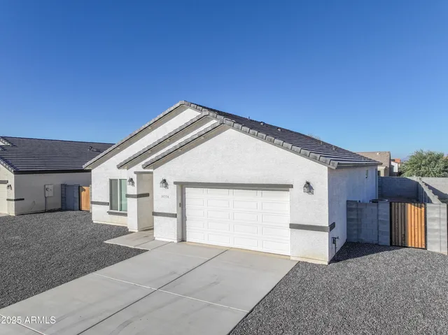a view of a house with a backyard