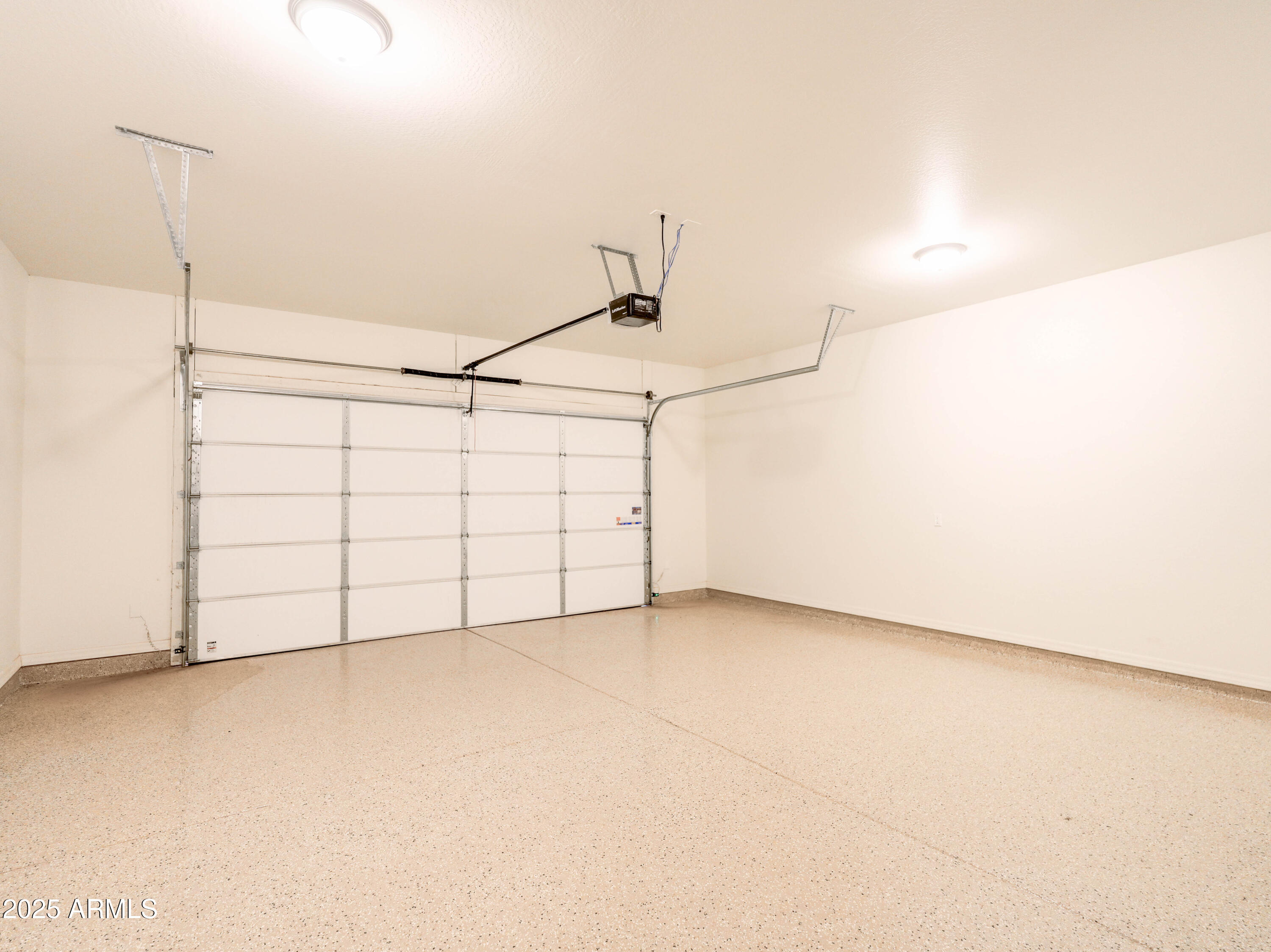 14554 South Diablo Road Arizona City, AZ 85123 - Photo 20 of 33 a view of a garage