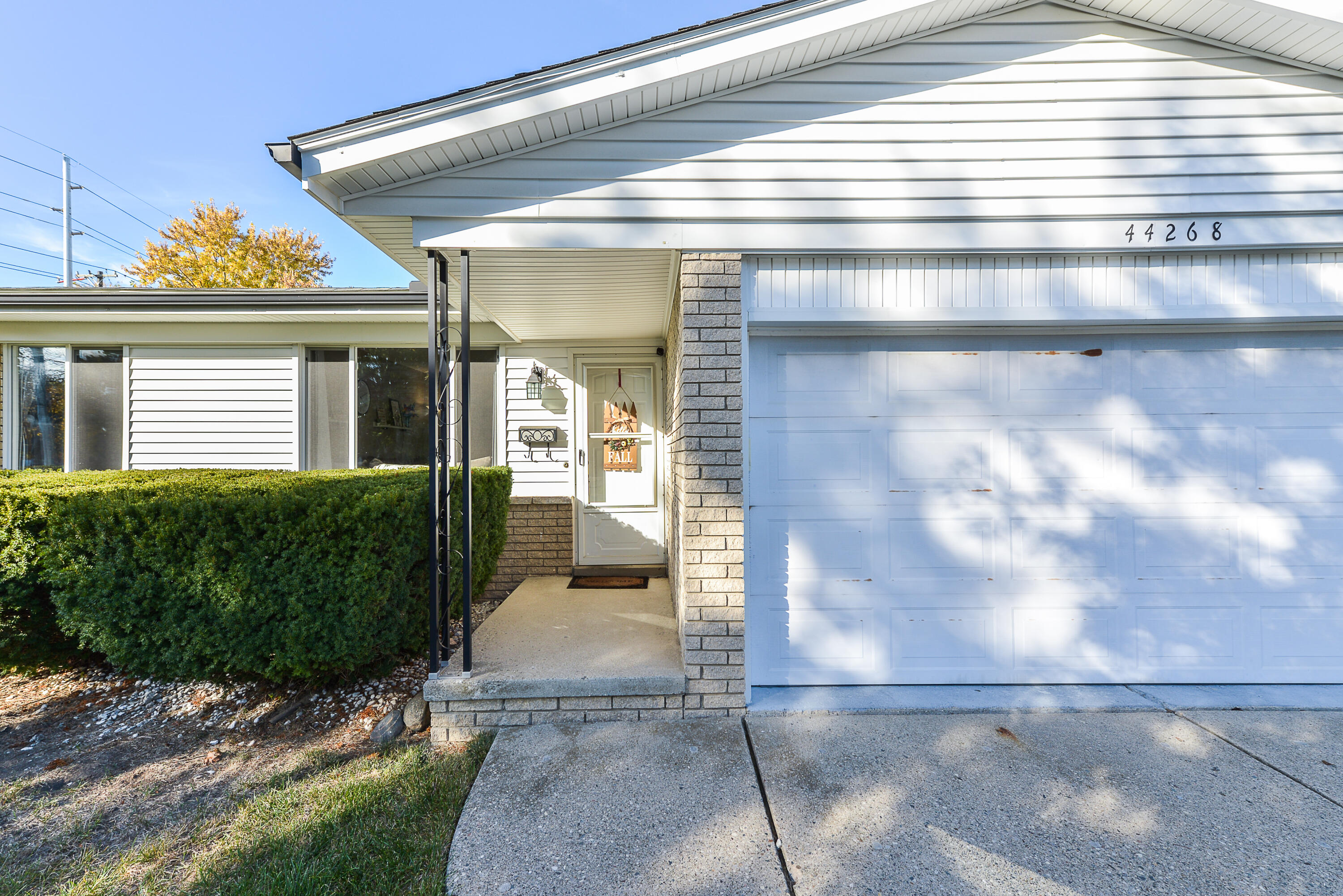 44268 Brandywyne Road Canton, MI 48187 - Photo 5 of 35 DSC_10