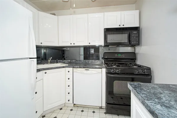 $265,000 | 480 Halstead Avenue, Unit 4V, Harrison, NY 10528
