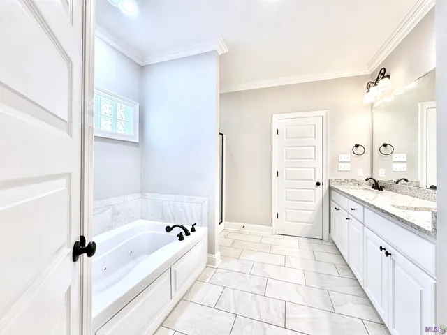 $2,400 | 14022 Knoll Park Place, Baton Rouge, LA 70810