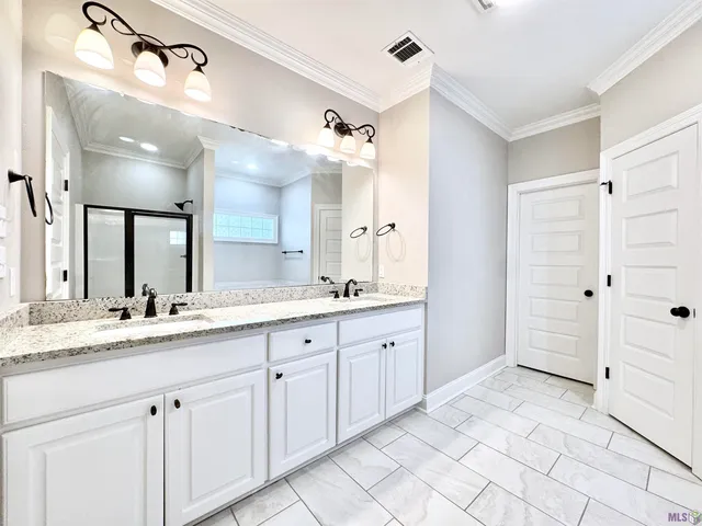 $2,400 | 14022 Knoll Park Place, Baton Rouge, LA 70810