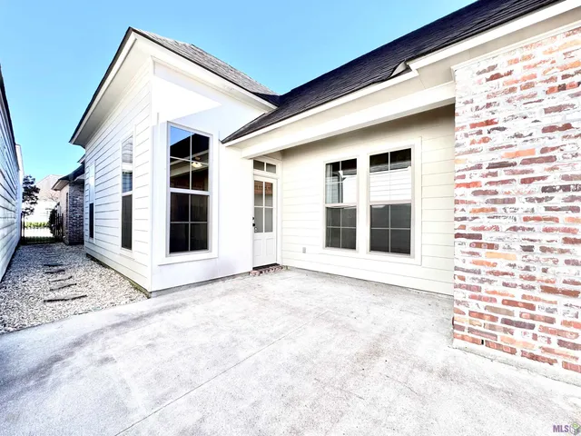 $2,400 | 14022 Knoll Park Place, Baton Rouge, LA 70810