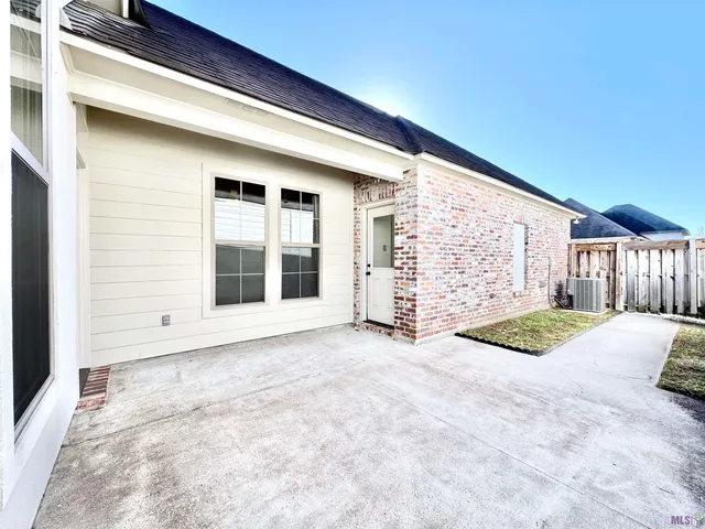 $2,400 | 14022 Knoll Park Place, Baton Rouge, LA 70810