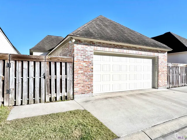 $2,400 | 14022 Knoll Park Place, Baton Rouge, LA 70810