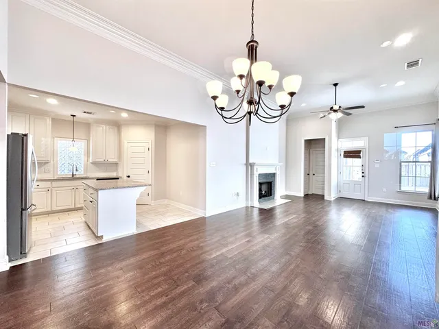 $2,400 | 14022 Knoll Park Place, Baton Rouge, LA 70810