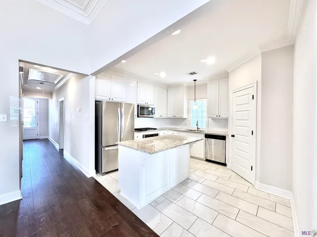 $2,400 | 14022 Knoll Park Place, Baton Rouge, LA 70810