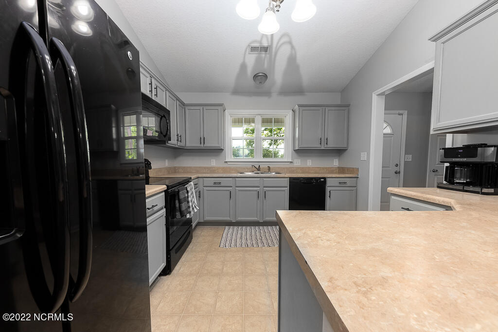 212 Foy Lockamy Road Jacksonville, NC 28540 - Photo 6 of 26 IMG_4595-Edit
