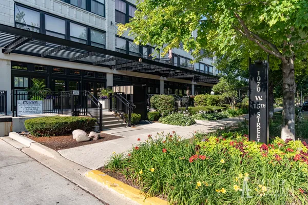 $3,300 | 1070 West 15th Street, Unit 203, Chicago, IL 60608
