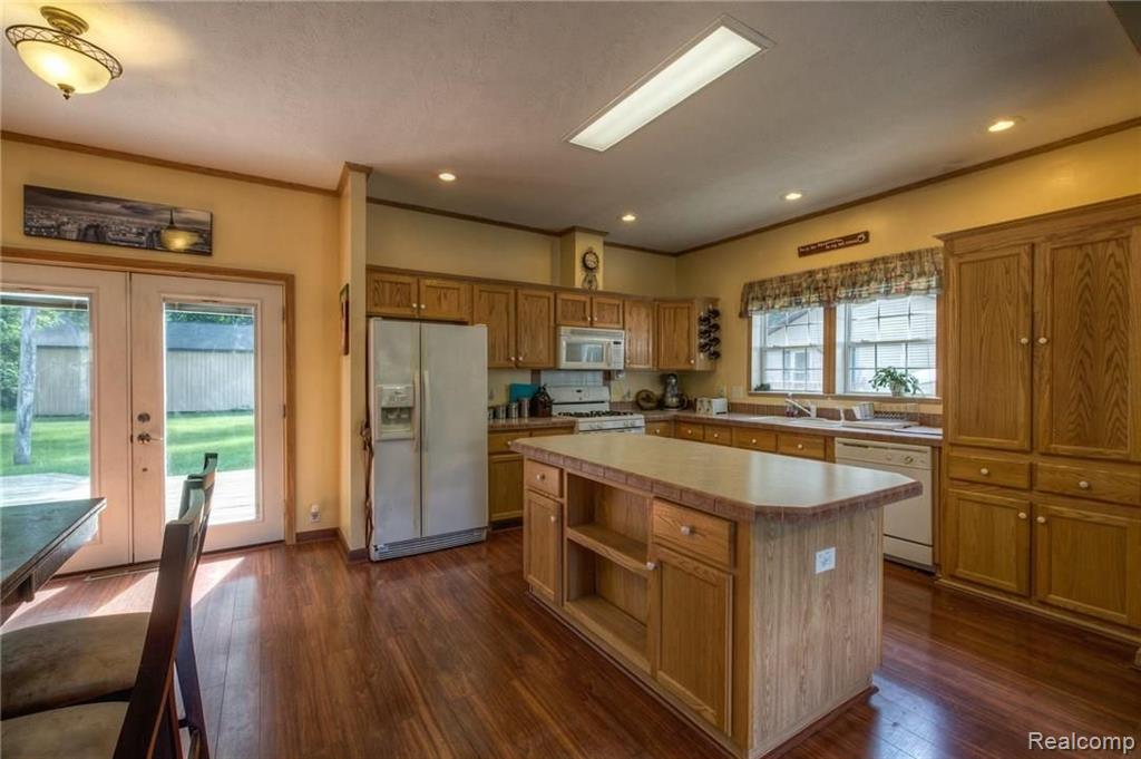 22675 Sumpter Road Belleville, MI 48111 - Photo 4 of 25
