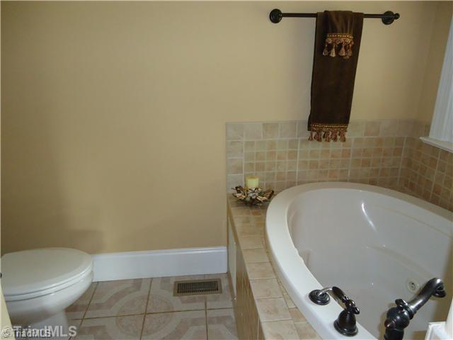 255 Danny Road Stoneville, NC 27048 - Photo 11 of 16 Master Bath/Spa.