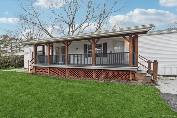 $180,000 | 37 Hubbard Avenue, Unit 5, Riverhead, NY 11901