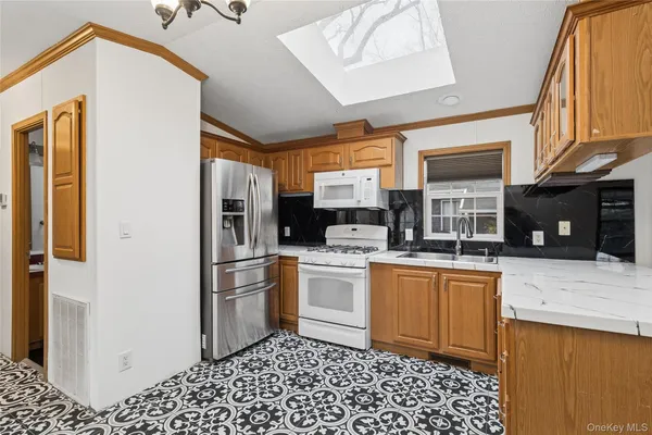 $180,000 | 37 Hubbard Avenue, Unit 5, Riverhead, NY 11901