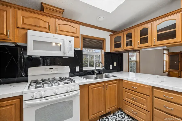 $180,000 | 37 Hubbard Avenue, Unit 5, Riverhead, NY 11901