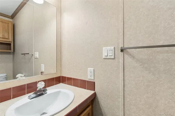 $180,000 | 37 Hubbard Avenue, Unit 5, Riverhead, NY 11901