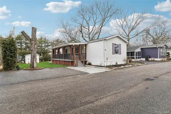 $180,000 | 37 Hubbard Avenue, Unit 5, Riverhead, NY 11901