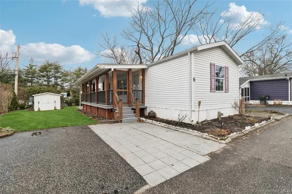 $180,000 | 37 Hubbard Avenue, Unit 5, Riverhead, NY 11901