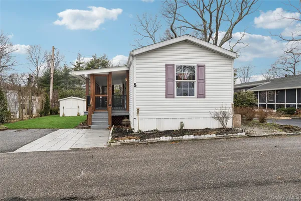 $180,000 | 37 Hubbard Avenue, Unit 5, Riverhead, NY 11901