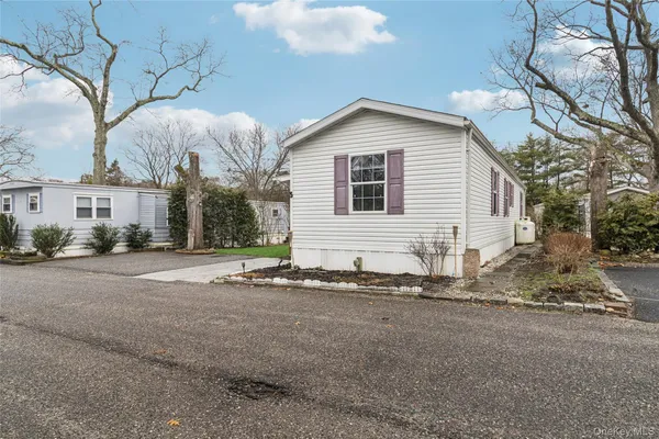 $180,000 | 37 Hubbard Avenue, Unit 5, Riverhead, NY 11901