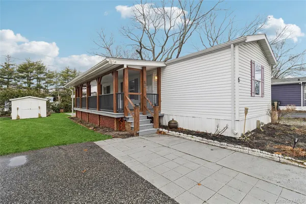 $180,000 | 37 Hubbard Avenue, Unit 5, Riverhead, NY 11901