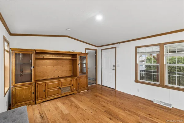 $180,000 | 37 Hubbard Avenue, Unit 5, Riverhead, NY 11901