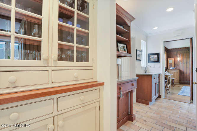 41 Club Road Riverside, CT 06878 - Photo 12 of 28 41 Club Rd Riverside CT 06878-small-019-